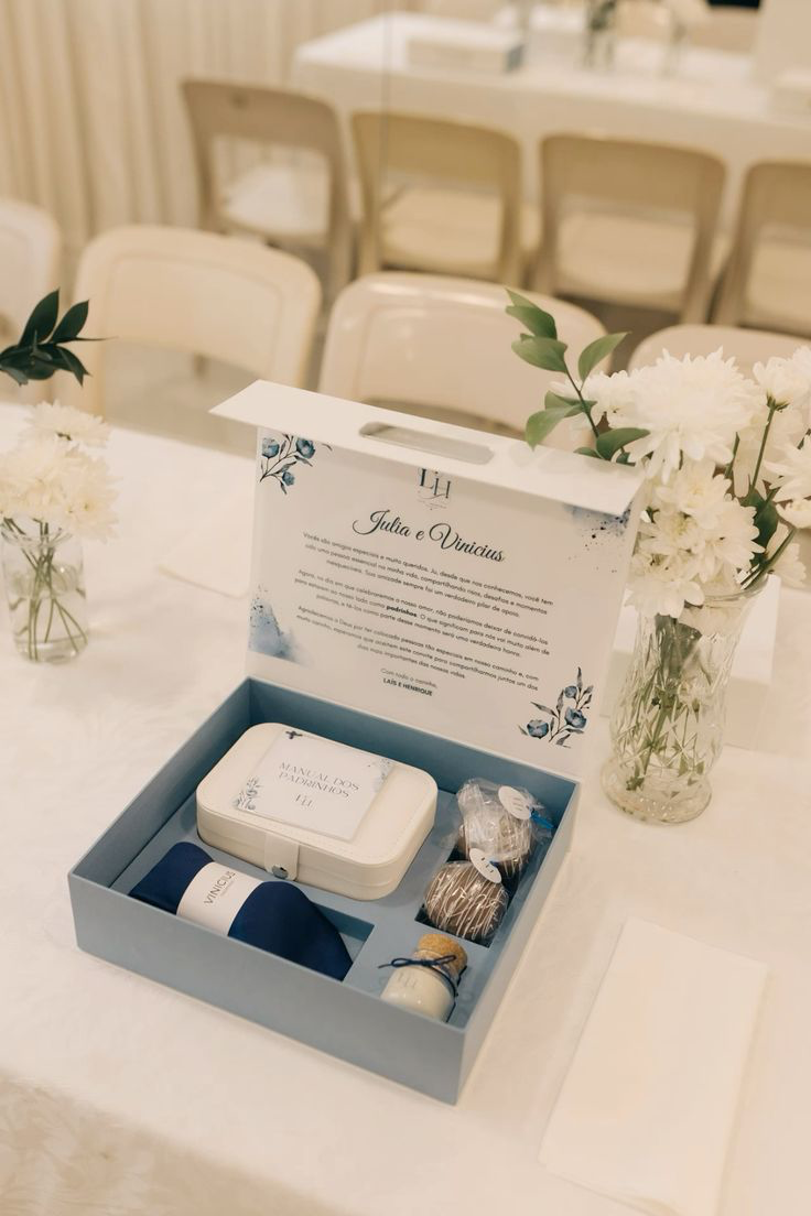 Kit de padrinhos personalizado com manual e mimos