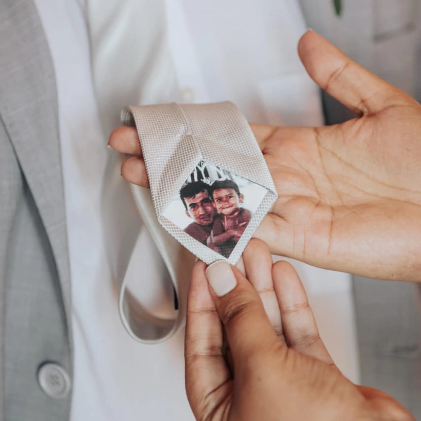 Gravata do noivo personalizada com foto de família